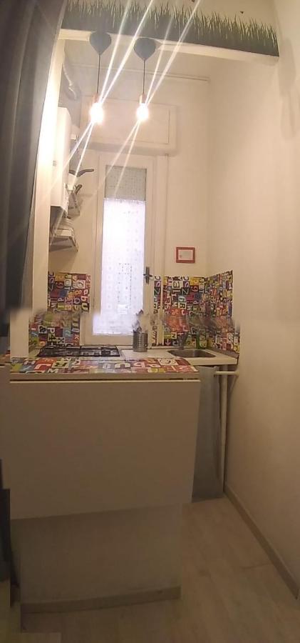 Apartment White Close To The Metro Milan